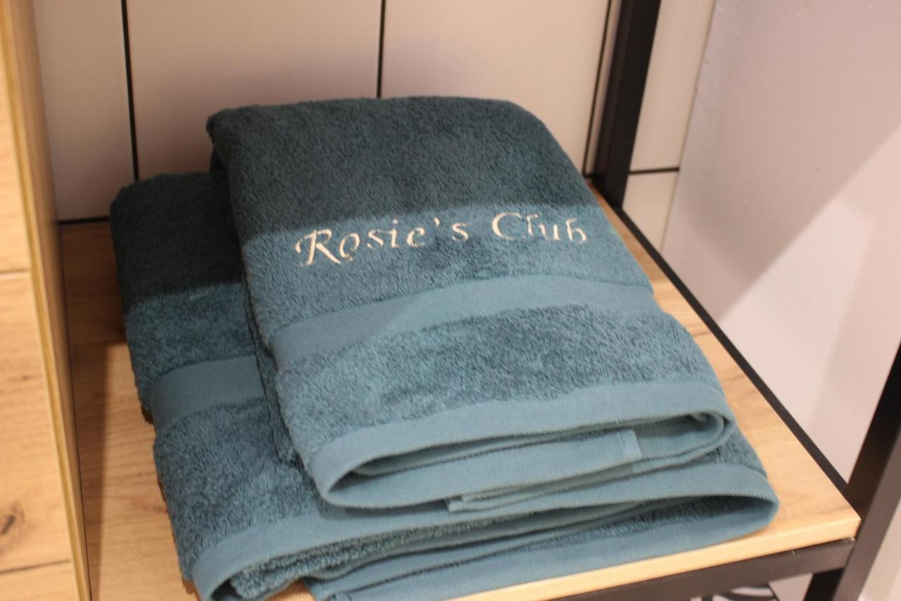 Rosie'S Club Hotel Аячо Екстериор снимка