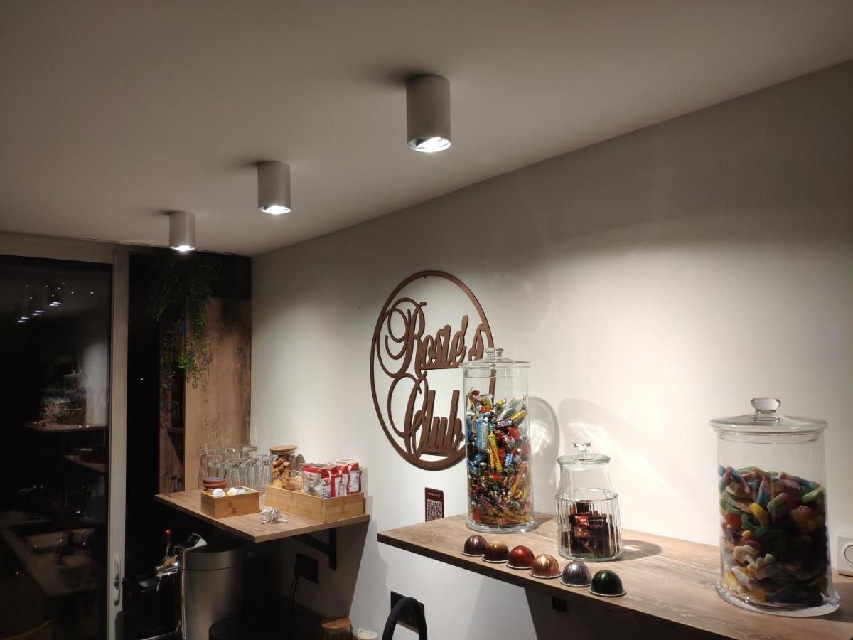 Rosie'S Club Hotel Аячо Екстериор снимка